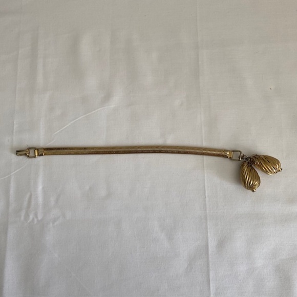 Vintage 1960's Signed CORO Gold Tone Rope Iconic Charm Bracelet - Picture 4 of 5